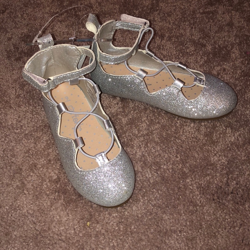 NWT carters flats